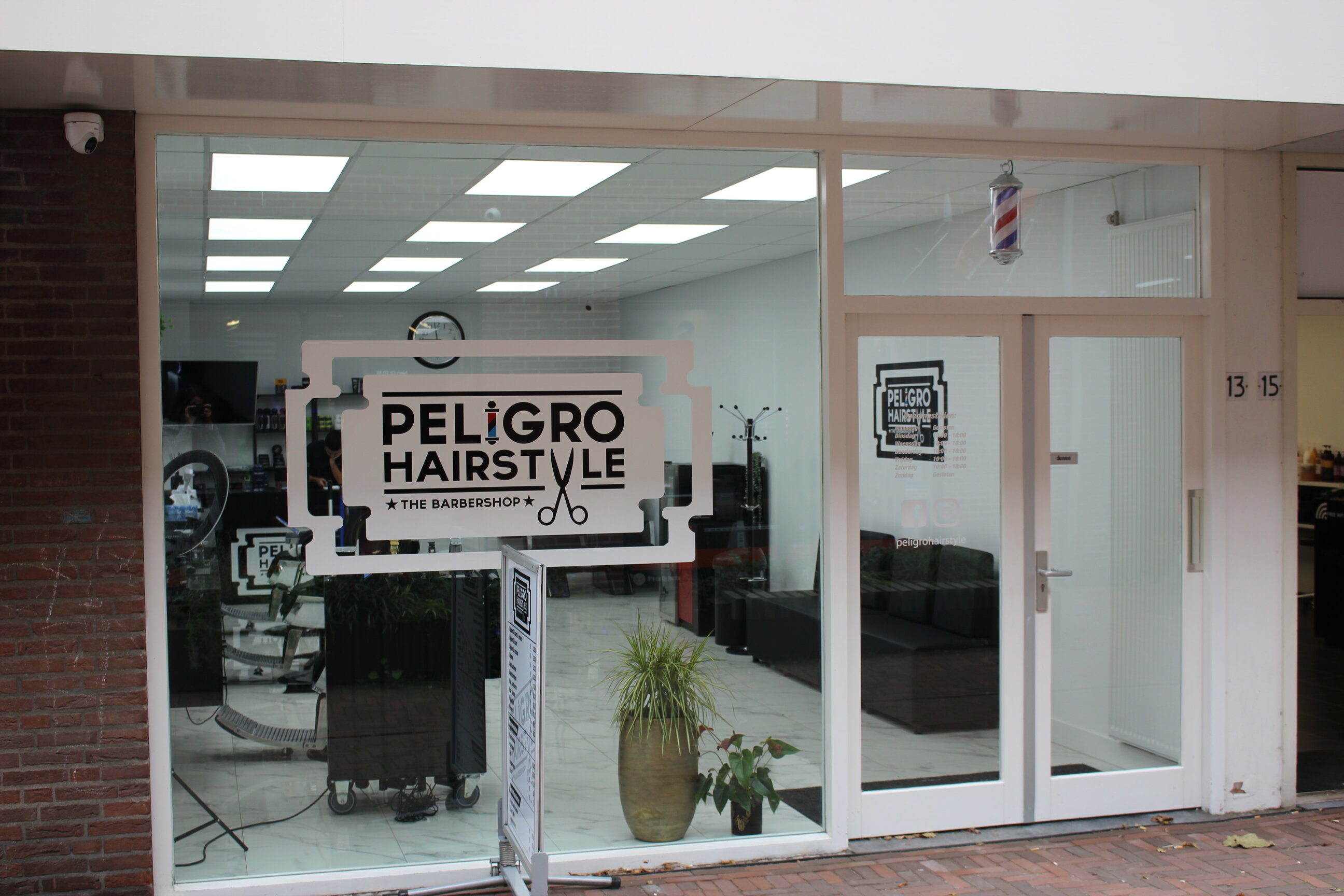 Moderne Barbershop Merkidentiteit & Logo Ontwerp - Afbeelding 3